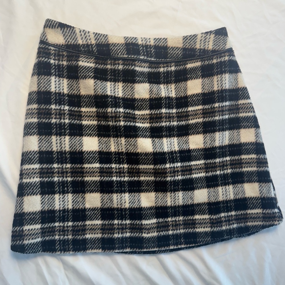 Abercrombie and Fitch Wool Blend Mini Skirt Plaid. Black and White. Sz 00